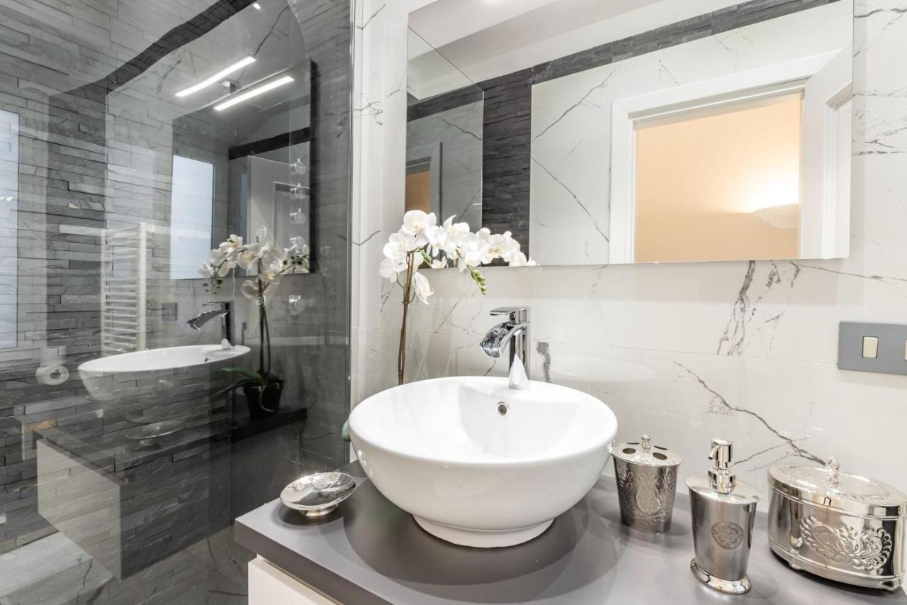 Trevi Luxury Apartment Jacuzzi ローマ エクステリア 写真